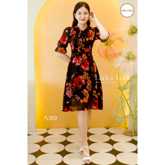 Đầm xòe hoa ngực nơ 