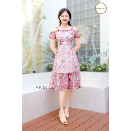 Đầm voan xòe trễn vai dây