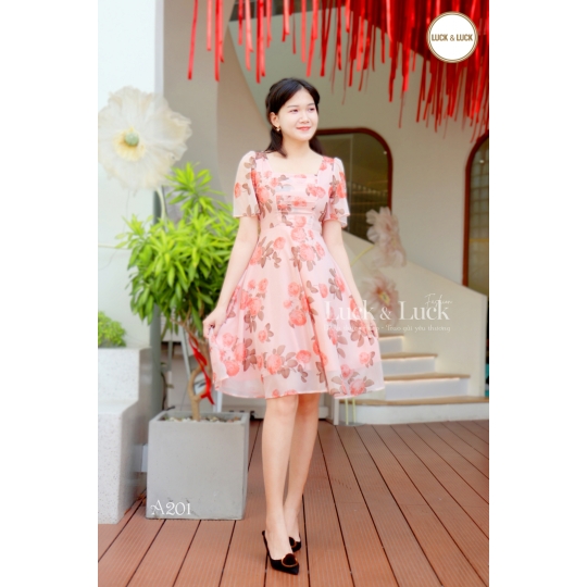 VÁY HOA CỔ VUÔNG XẾP LY NGỰC