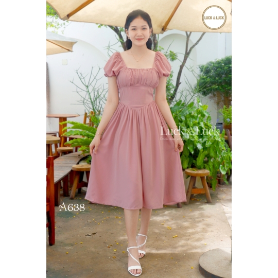 Đầm xòe đỏ dự tiệc cổ vuông đính nút