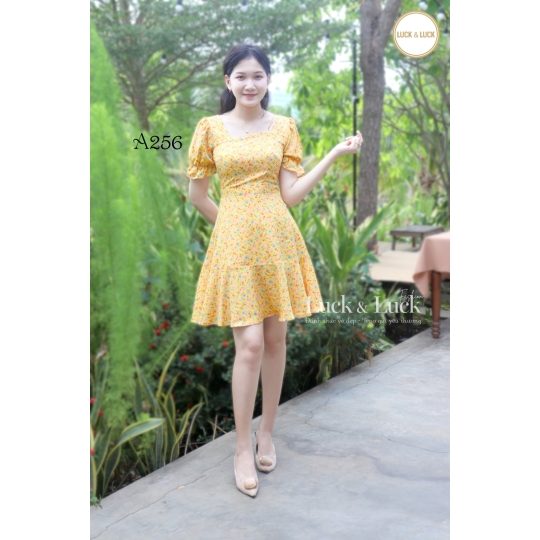 Đầm hoa nhí cổ vuông tay bí Màu Vàng