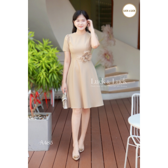 ĐẦM CÔNG SỞ CỔ TRÒN NHẤN HOA