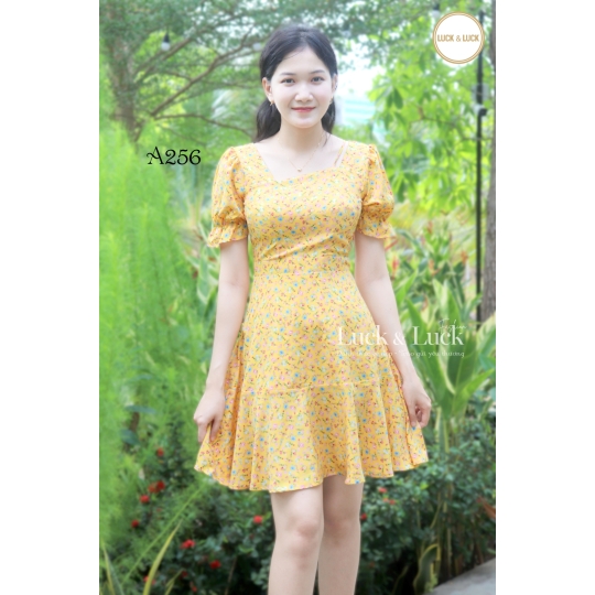Đầm hoa nhí cổ vuông tay bí Màu Vàng