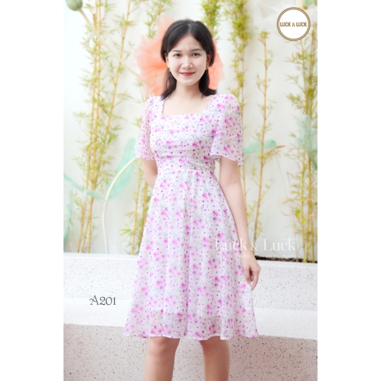 Đầm xòe họa tiết hoa hồng