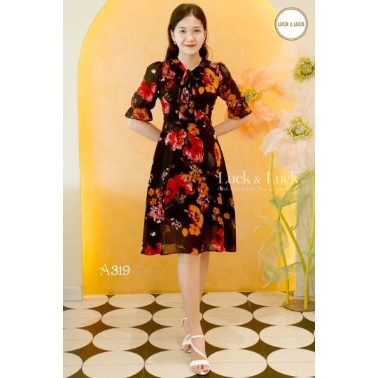 Đầm xòe hoa ngực nơ 