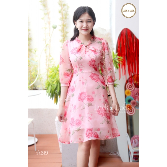 Đầm hoa xòe nơ cổ
