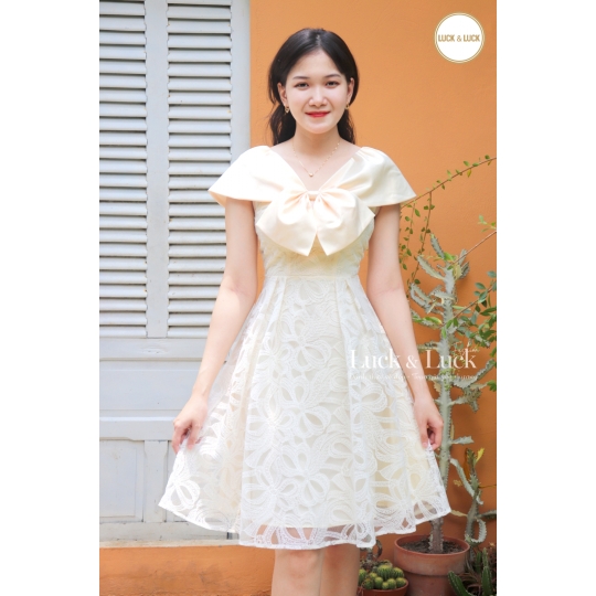 Đầm xòe ren nơ cổ 