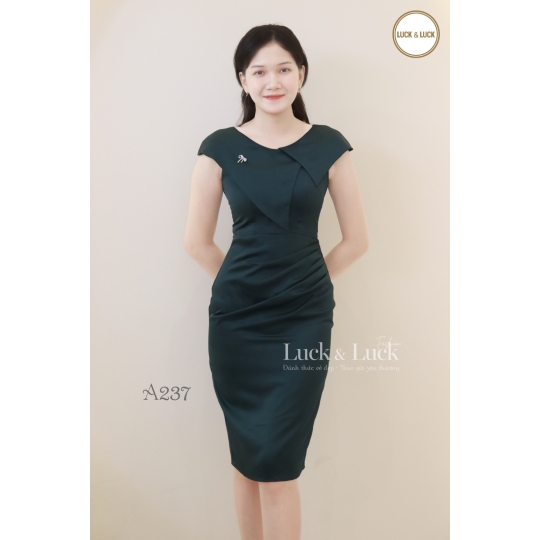 Đầm lụa đỏ dạ tiệc