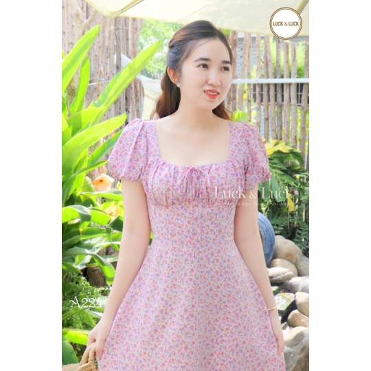Đầm nhún ngực tùng xòe