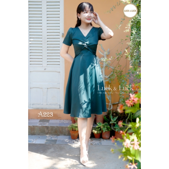 Đầm đỏ váy xòe form A xoắn ngực