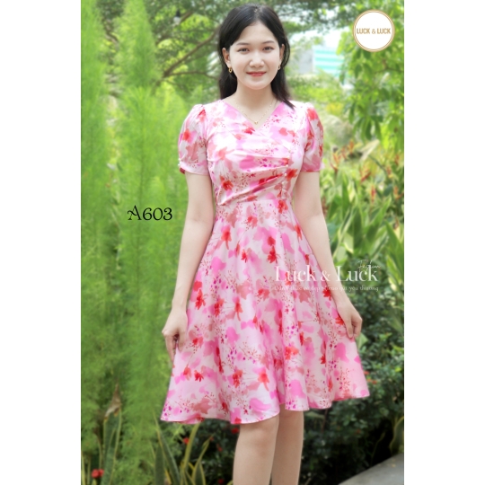 Đầm xòe cổ V ngắn tay