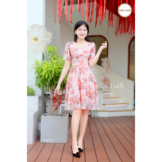 VÁY HOA CỔ VUÔNG XẾP LY NGỰC