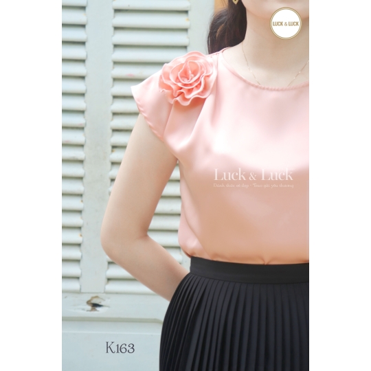 Áo kiểu thêu hoa ngực - Màu Xanh