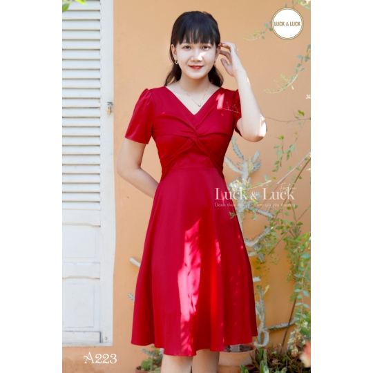 Đầm đỏ váy xòe form A xoắn ngực