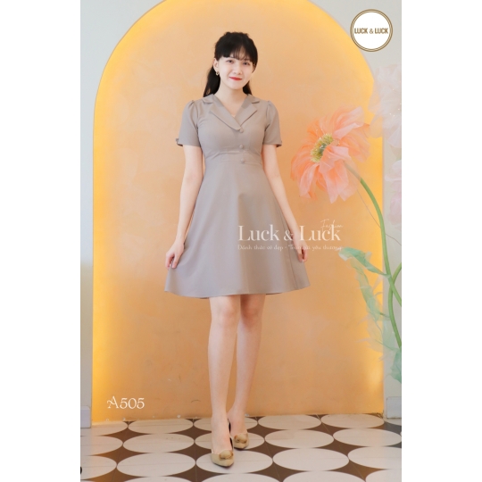 Đầm công sở cổ vest 2 nút trước