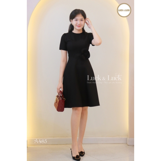 ĐẦM CÔNG SỞ CỔ TRÒN NHẤN HOA