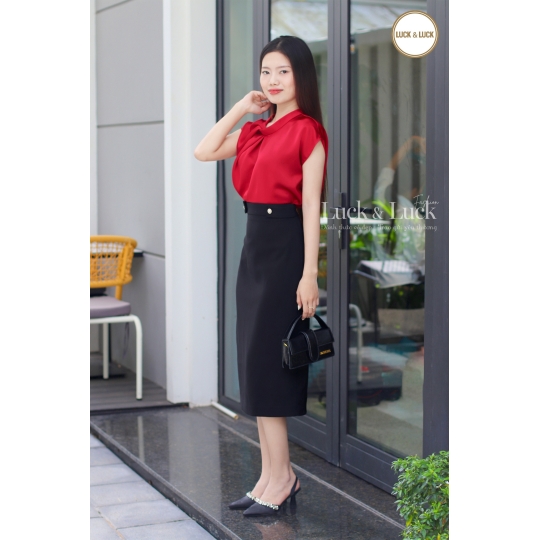 Áo lụa xoắn vai màu Đỏ