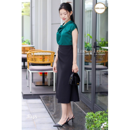 Áo sơ mi lụa xoắn vai màu Xanh 