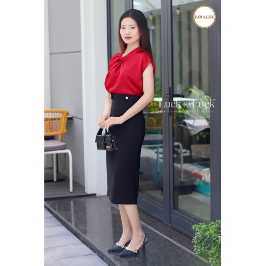 Áo lụa xoắn vai màu Đỏ