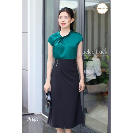 Áo sơ mi lụa xoắn vai màu Xanh 