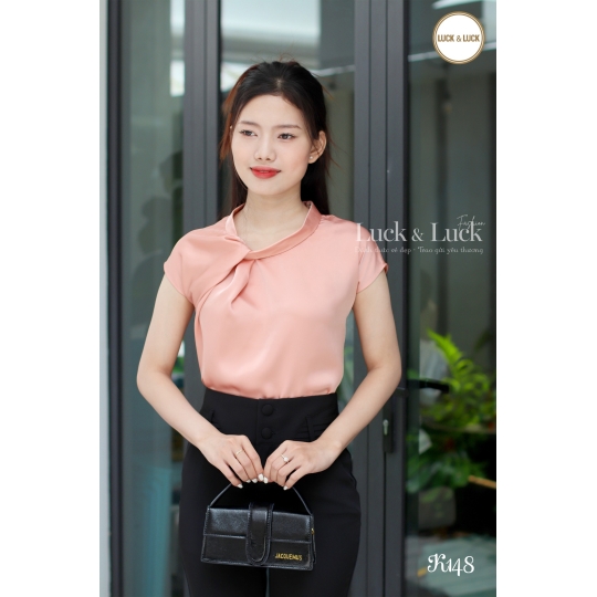 Áo sơ mi lụa xoắn vai màu Hồng