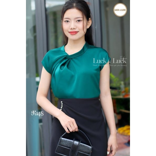 Áo sơ mi lụa xoắn vai màu Xanh 