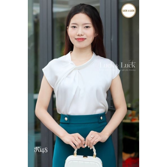 Áo sơ mi lụa xoắn vai màu Trắng