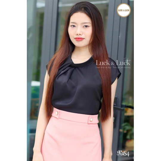 Áo lụa kiểu xoắn vai màu Đen