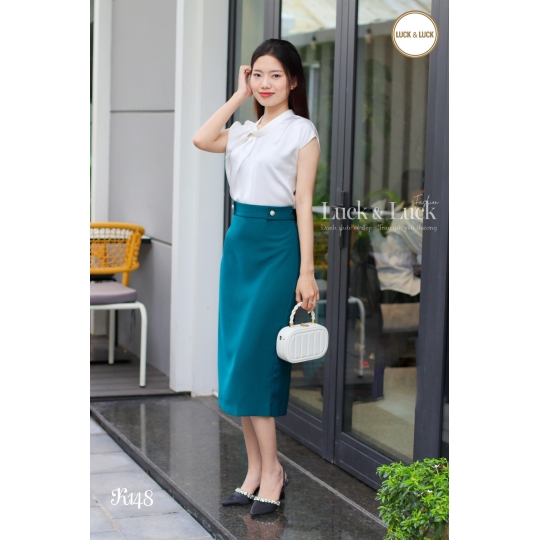 Áo sơ mi lụa xoắn vai màu Trắng