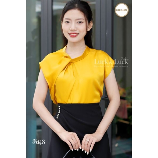 Áo lụa xoắn vai màu Vàng