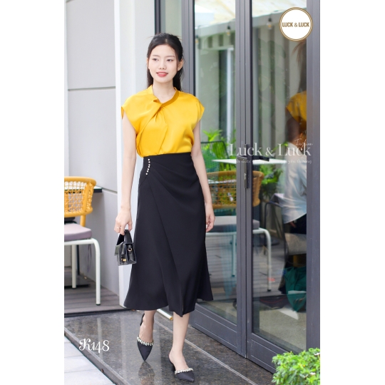Áo lụa xoắn vai màu Vàng