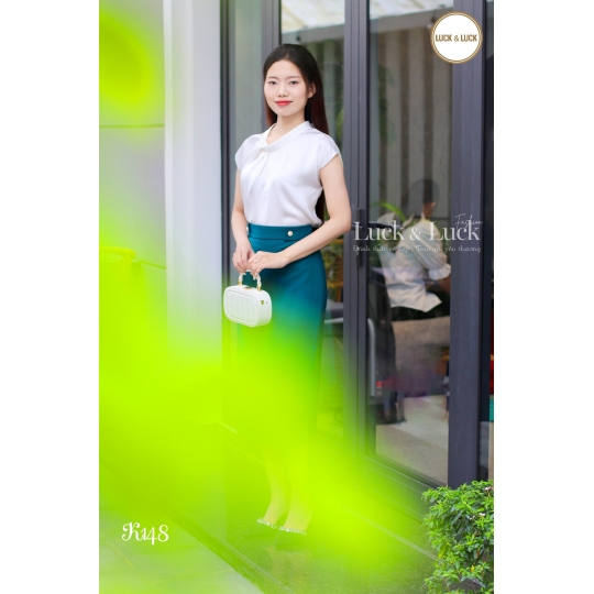 Áo sơ mi lụa xoắn vai màu Trắng