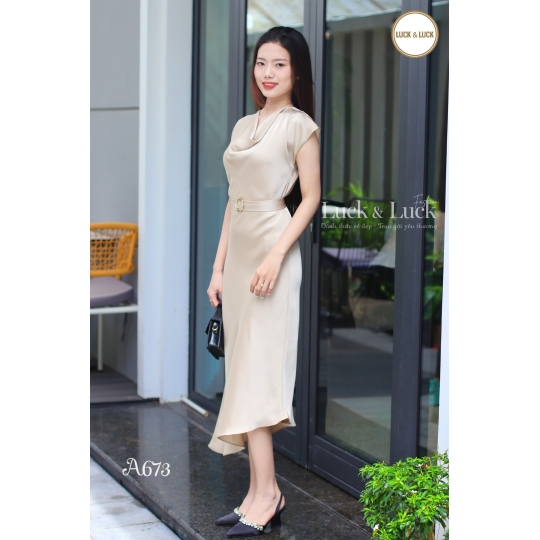 Đầm lụa cổ đổ kèm thắt lưng - Màu Vàng Sa Mạc
