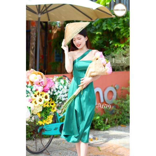 Đầm lụa chéo vai màu Xanh