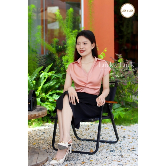 Sơ mi lụa xoắn ngực màu Hồng
