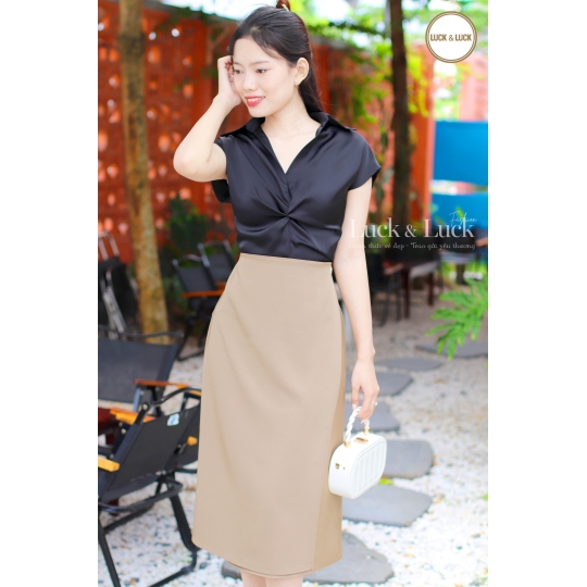 Sơ mi lụa xoắn ngực màu Xanh Dương Đậm