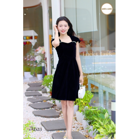 Đầm nhung kết ngọc trai - Màu Đen