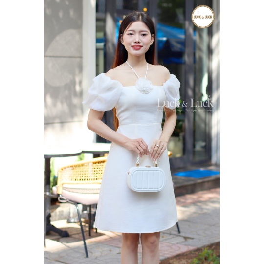 Đầm hoa ngực tay bồng trễ vai - Màu Trắng