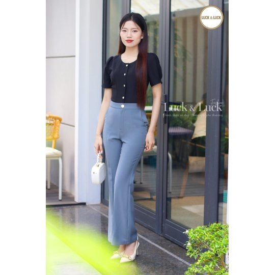 Áo kiểu cổ tròn nút vàng - Màu Đen