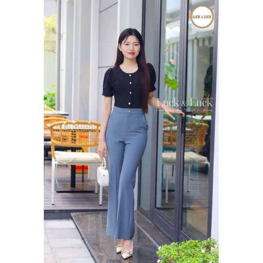 Áo kiểu cổ tròn nút vàng - Màu Đen