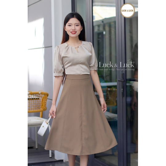 	Áo lụa ngắn tay cổ v - Màu Kem