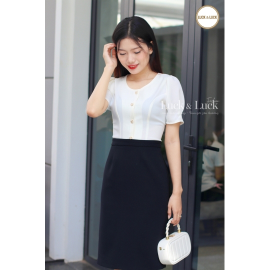 	Áo kiểu cổ tròn nút vàng - Màu Trắng