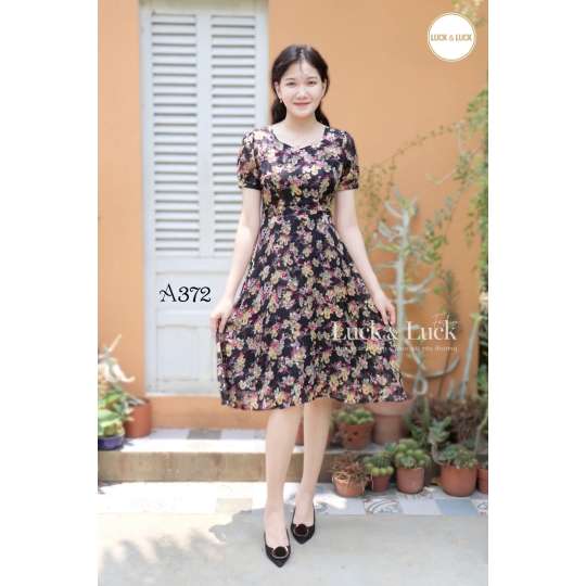 Đầm dáng xòe họa tiết hoa nhún eo