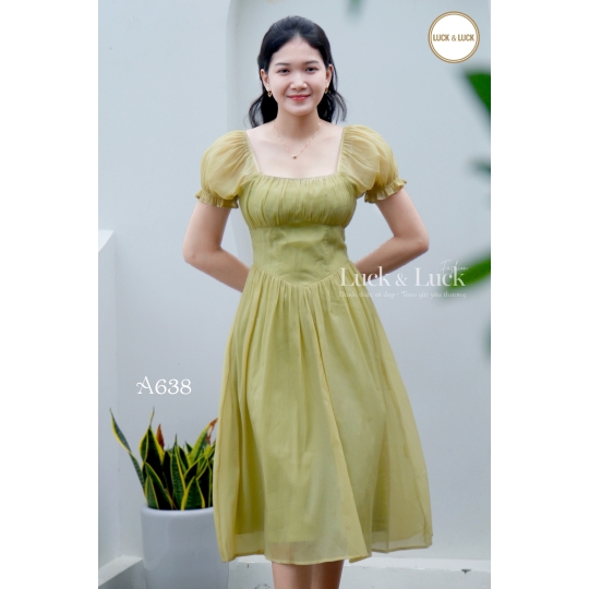 Đầm xòe đỏ dự tiệc cổ vuông đính nút