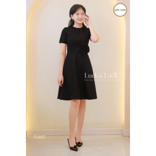 ĐẦM CÔNG SỞ CỔ TRÒN NHẤN HOA
