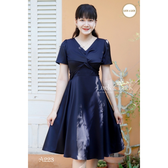 Đầm đỏ váy xòe form A xoắn ngực