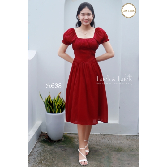 Đầm xòe đỏ dự tiệc cổ vuông đính nút