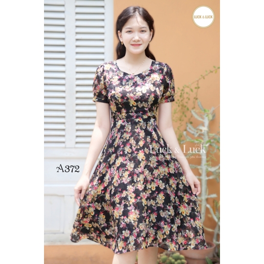 Đầm dáng xòe họa tiết hoa nhún eo