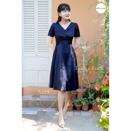 Đầm đỏ váy xòe form A xoắn ngực