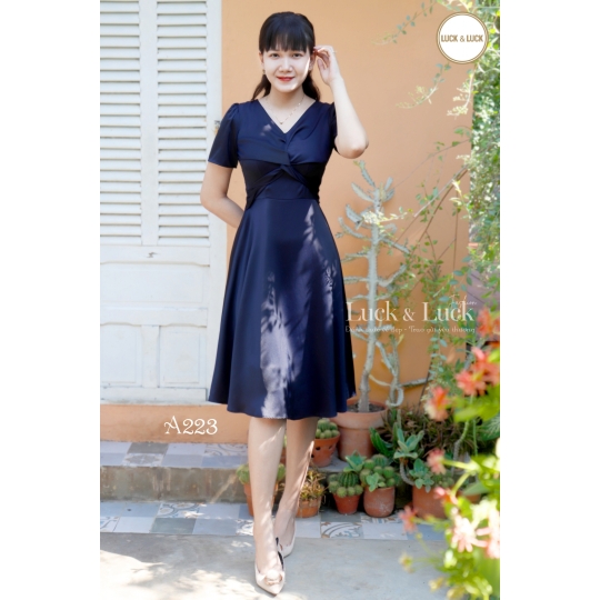 Đầm đỏ váy xòe form A xoắn ngực